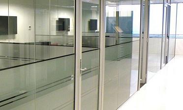 Перегородки из стекла в офисе купить в Челябинске