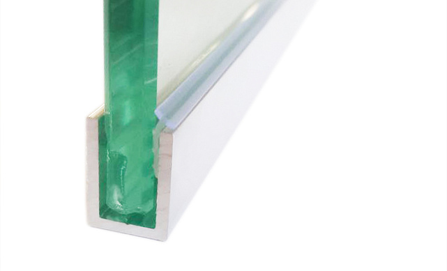 Уплотнитель прозрачный для П-образного алюминиевого профиля t756 (елочка) t755 Уплотнитель прозрачный для П-образного алюминиевого профиля t756 (елочка) t755