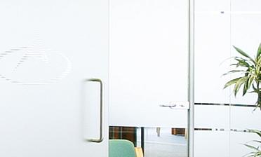 Перегородки из стекла в интерьере офиса купить в Челябинске