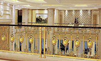 Латунные перила под золото в Челябинске. Готовые проекты ПерилаГлавСнаб