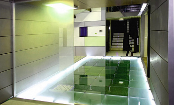 Подсветка стеклянного пола в гостинице в Челябинске. Готовые проекты ПерилаГлавСнаб Подсветка стеклянного пола в гостинице в Челябинске. Готовые проекты ПерилаГлавСнаб