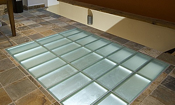 Стеклянный пол в квартиру с подсветкой в Челябинске. Готовые проекты ПерилаГлавСнаб Стеклянный пол в квартиру с подсветкой в Челябинске. Готовые проекты ПерилаГлавСнаб