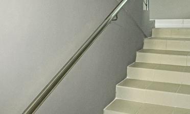Пристенный поручень из нержавеющей стали купить в Челябинске