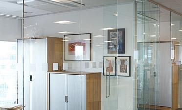 Стеклянные перегородки премиум для офиса купить в Челябинске