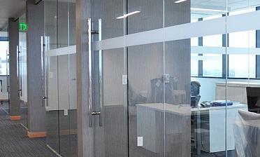 Цельностеклянные перегородки для офиса купить в Челябинске