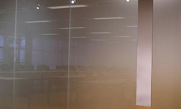 Стеклянные матовые перегородки в офис премиум купить в Челябинске