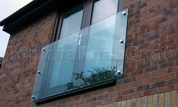 Ветрозащитное ограждение без стоек, на точечном креплении в торец в Челябинске. Готовые проекты ПерилаГлавСнаб Ветрозащитное ограждение без стоек, на точечном креплении в торец в Челябинске. Готовые проекты ПерилаГлавСнаб