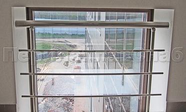 Межэтажное ограждение из нержавеющей стали с торцевым креплением для окон купить в Челябинске