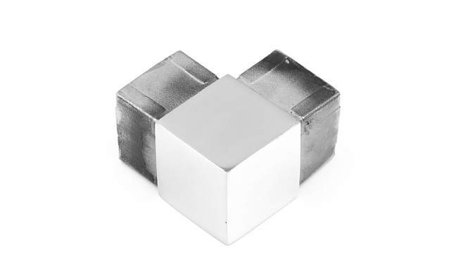 Отвод для поручня с пазом 40х40 мм, полированный, (AISI 304) k546 Отвод для поручня с пазом 40х40 мм, полированный, (AISI 304) k546