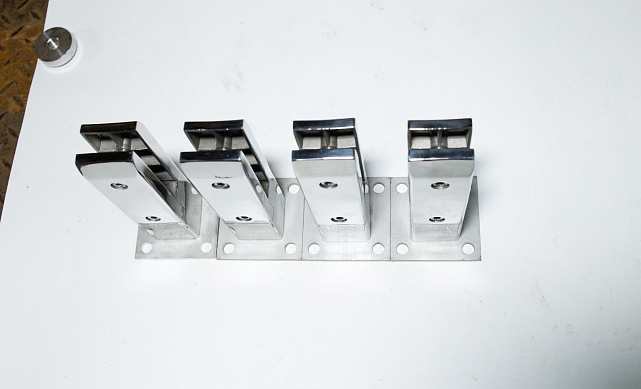 Стеклодержатель литой напольный, плоский 50х50х190 мм, для стекла 10-12 мм, полированный AISI 304, уценка k275-2-У 9 Стеклодержатель литой напольный, плоский 50х50х190 мм, для стекла 10-12 мм, полированный AISI 304, уценка k275-2-У 9