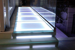 Стеклянные полы и подиумы в Челябинске. Готовые проекты ПерилаГлавСнаб - фото 1 Стеклянные полы и подиумы в Челябинске. Готовые проекты ПерилаГлавСнаб - фото 1