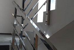 Перила для лестниц из металла в Челябинске. Готовые проекты ПерилаГлавСнаб - фото 14 Перила для лестниц из металла в Челябинске. Готовые проекты ПерилаГлавСнаб - фото 14