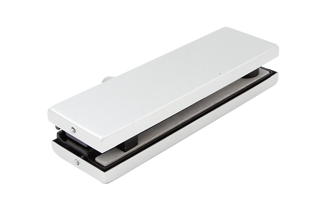 Фитинг на фрамугу с осью и монтажной пластиной, под алюминий t130 AL 7 Фитинг на фрамугу с осью и монтажной пластиной, под алюминий t130 AL 7